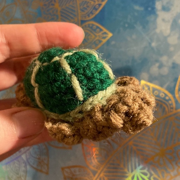 FREE if Bundled - Small Turtle Craft Yarn Figure - Picture 4 of 6